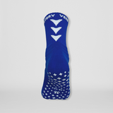 Gripsocks in blau mit weissen Pfeilen, rutschfesten Gumminoppen und verstärkter Ferse für besseren Halt und maximalen Komfort beim Sport.