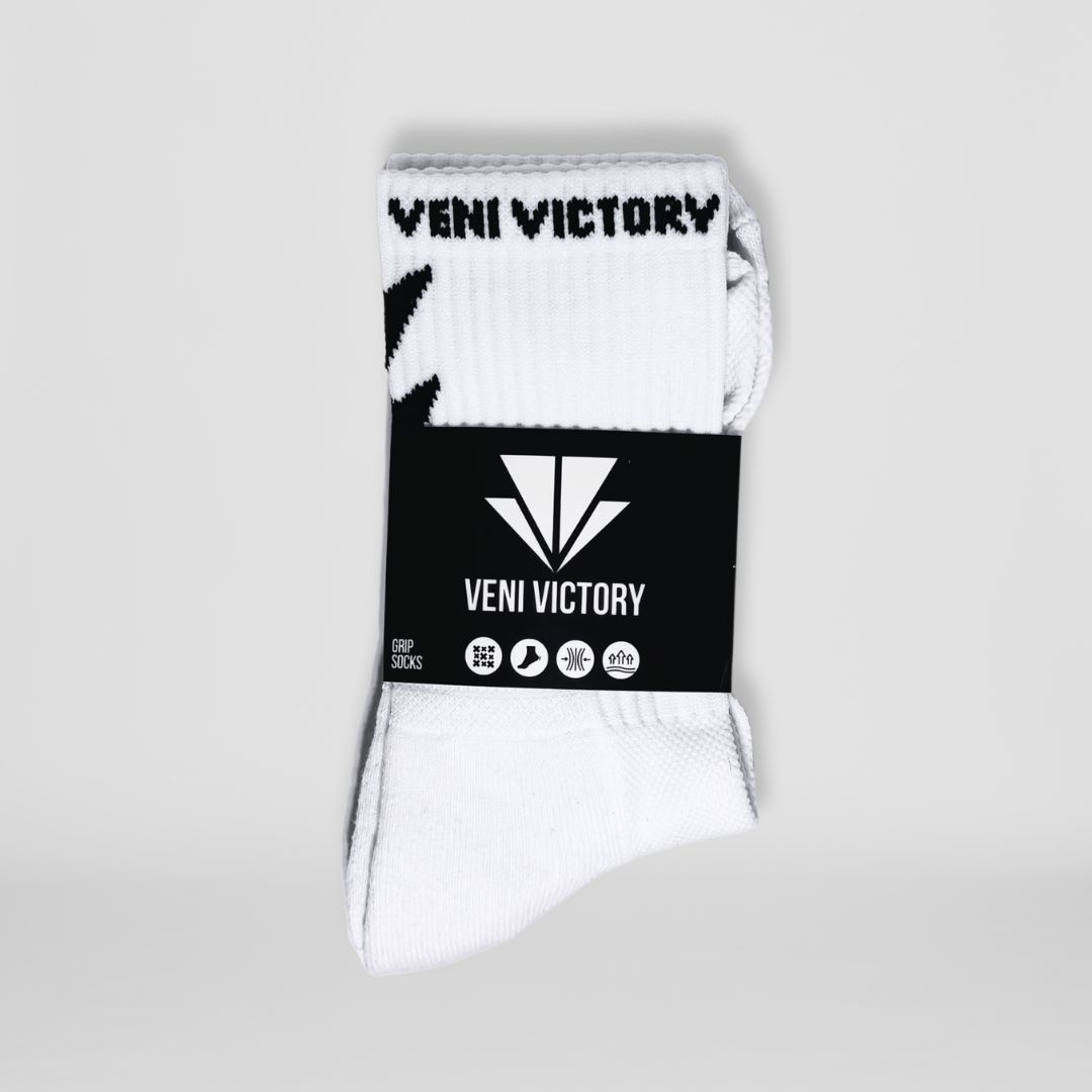 Verpackte Gripsocks / Fussballsocken / Footballsocks in weiss mit schwarzen rutschfesten Gummipads / Gumminoppen für besseren Halt beim Sport.