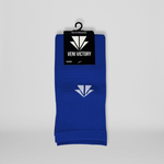Blaues Paar VENI VICTORY Stulpen / Sleeves / Tubes mit weissem Logo, ideal für alle Fussballer.
